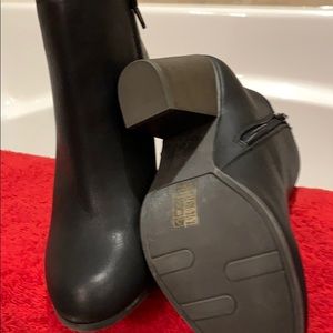 Fergalicious Shoes - Fergie licious size 7 ankle boots in black Fergalicious Shoes - Fergie licious size 7 ankle boots in black